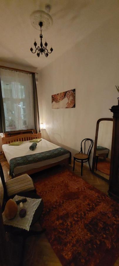 Classical Budapest Apartment In The Old Pest Exterior foto